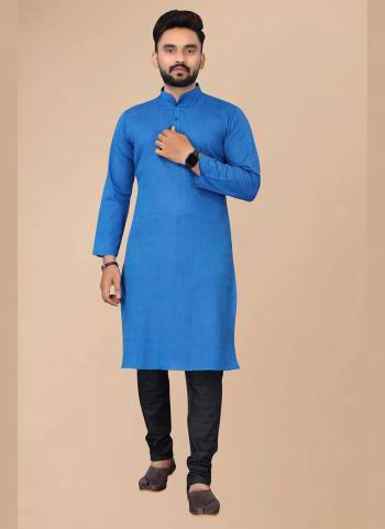 For A Festive Wear,Grab These Kurta in Fine Colored.These Kurta is Fabricated On Cotton.Its Beautified With Solid Work.Buy Now