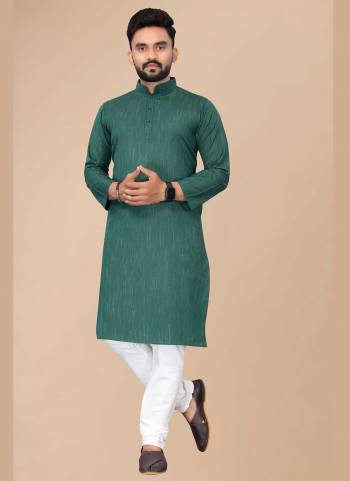 For A Festive Wear,Grab These Kurta in Fine Colored.These Kurta is Fabricated On Cotton.Its Beautified With Solid Work.Buy Now