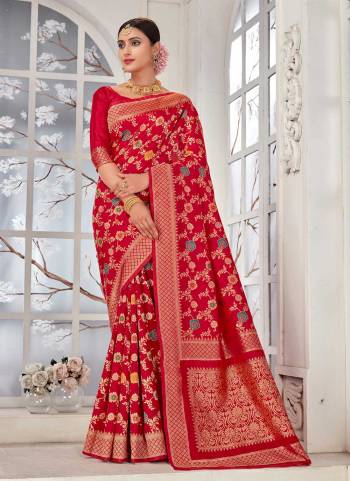 For A Beautiful Look,Grab These Saree in All Over Fine Colored Pair With Blouse.These Saree And Blouse Are Fabricated On Banarasi Silk.Its Beautified With Weaving  Designer Work.