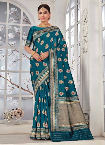 For A Beautiful Look,Grab These Saree in All Over Fine Colored Pair With Blouse.These Saree And Blouse Are Fabricated On Banarasi Silk.Its Beautified With Weaving  Designer Work.