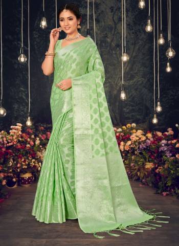 For A Different Look,Grab These Saree in Fine Colored Pair With Blouse.These Saree And Blouse Are Fabricated On Silk.Its Beautified With Heavy Wevon Designer Work.