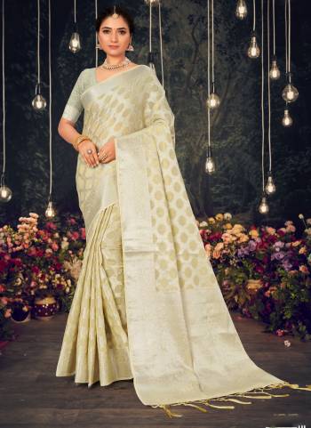 For A Different Look,Grab These Saree in Fine Colored Pair With Blouse.These Saree And Blouse Are Fabricated On Silk.Its Beautified With Heavy Wevon Designer Work.