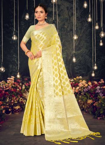 For A Different Look,Grab These Saree in Fine Colored Pair With Blouse.These Saree And Blouse Are Fabricated On Silk.Its Beautified With Heavy Wevon Designer Work.