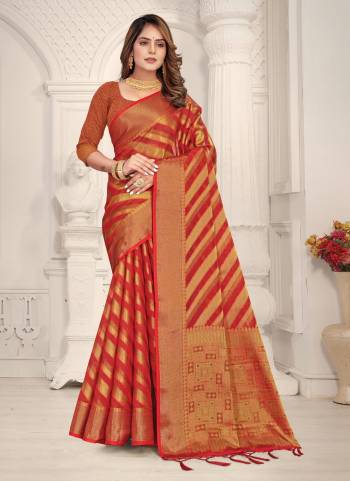 For A Beautiful Look,Grab These Saree in All Over Fine Colored.These Saree And Blouse Are Fabricated On Organza.Its Beautified With Heavy Jari Wevon Designer Work.