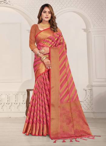 For A Beautiful Look,Grab These Saree in All Over Fine Colored.These Saree And Blouse Are Fabricated On Organza.Its Beautified With Heavy Jari Wevon Designer Work.