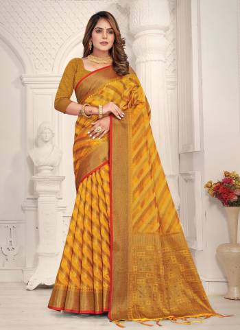 For A Beautiful Look,Grab These Saree in All Over Fine Colored.These Saree And Blouse Are Fabricated On Organza.Its Beautified With Heavy Jari Wevon Designer Work.