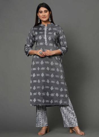 For A Festive Wear,Grab These Readymade Pair in Fine Colored.These Kurti And Bottom Are Fabricated On Rayon.Its Beautified With Designer Printed Work.