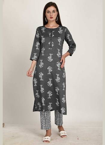 For A Festive Wear,Grab These Readymade Pair in Fine Colored.These Kurti And Bottom Are Fabricated On Rayon.Its Beautified With Designer Printed Work.