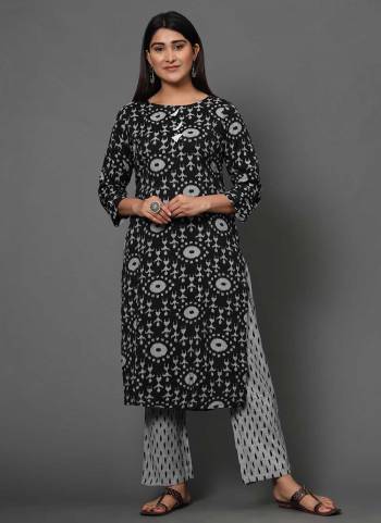 For A Festive Wear,Grab These Readymade Pair in Fine Colored.These Kurti And Bottom Are Fabricated On Rayon.Its Beautified With Designer Printed Work.