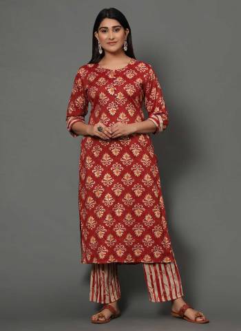 For A Festive Wear,Grab These Readymade Pair in Fine Colored.These Kurti And Bottom Are Fabricated On Rayon.Its Beautified With Designer Printed Work.