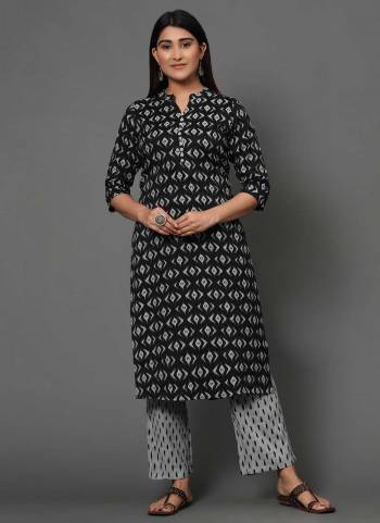 For A Festive Wear,Grab These Readymade Pair in Fine Colored.These Kurti And Bottom Are Fabricated On Rayon.Its Beautified With Designer Printed Work.