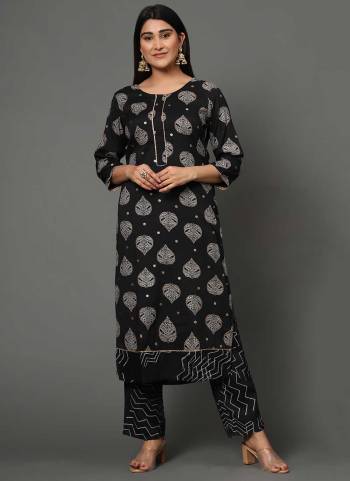 For A Festive Wear,Grab These Readymade Pair in Fine Colored.These Kurti And Bottom Are Fabricated On Rayon.Its Beautified With Designer Printed Work.