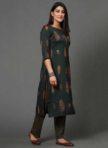 For A Festive Wear,Grab These Readymade Pair in Fine Colored.These Kurti And Bottom Are Fabricated On Rayon.Its Beautified With Designer Printed Work.