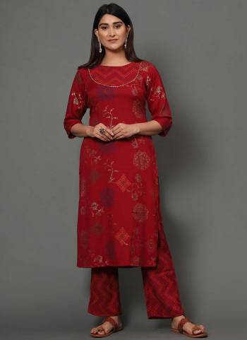 For A Festive Wear,Grab These Readymade Pair in Fine Colored.These Kurti And Bottom Are Fabricated On Rayon.Its Beautified With Designer Printed Work.