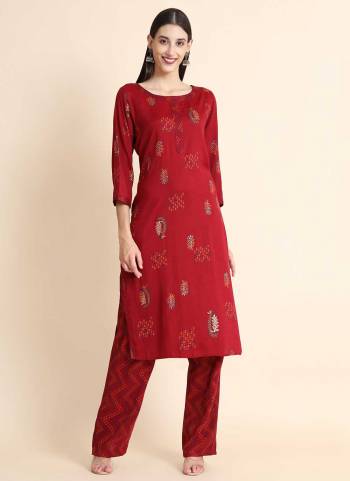 For A Festive Wear,Grab These Readymade Pair in Fine Colored.These Kurti And Bottom Are Fabricated On Rayon.Its Beautified With Designer Printed Work.