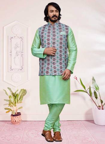 For A Festive Wear,Grab These Readymade Pair in Fine Colored.These Kurta And Jacket Are Fabricated On Art Silk Pair With Jute Silk Bottom.Its Beautified With Designer Printed Work.