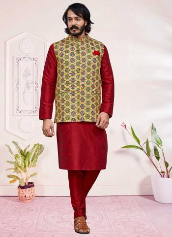 For A Festive Wear,Grab These Readymade Pair in Fine Colored.These Kurta And Jacket Are Fabricated On Art Silk Pair With Jute Silk Bottom.Its Beautified With Designer Printed Work.