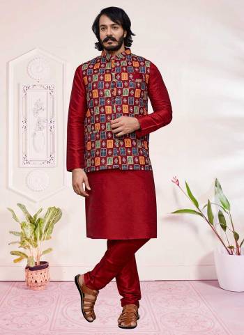 For A Festive Wear,Grab These Readymade Pair in Fine Colored.These Kurta And Jacket Are Fabricated On Art Silk Pair With Jute Silk Bottom.Its Beautified With Designer Printed Work.