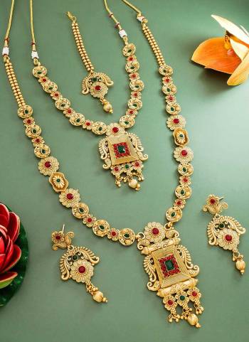 Grab These Beautiful Necklace in Golden Colored Come With Copper Material And Temple Work.Buy Now.