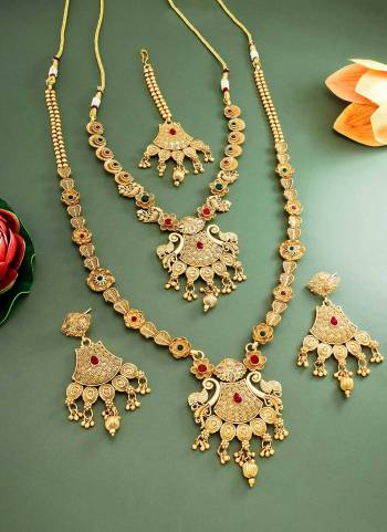 Grab These Beautiful Necklace in Golden Colored Come With Copper Material And Temple Work.Buy Now.