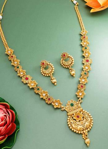 Grab These Beautiful Necklace in Golden Colored Come With Copper Material And Temple Work.Buy Now.