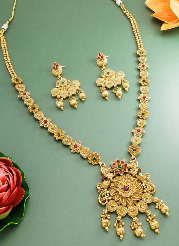 Grab These Beautiful Necklace in Golden Colored Come With Copper Material And Temple Work.Buy Now.