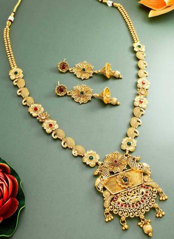 Grab These Beautiful Necklace in Golden Colored Come With Copper Material And Temple Work.Buy Now.