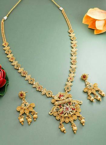 Grab These Beautiful Necklace in Golden Colored Come With Copper Material And Temple Work.Buy Now.