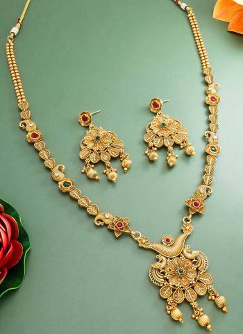 Grab These Beautiful Necklace in Golden Colored Come With Copper Material And Temple Work.Buy Now.