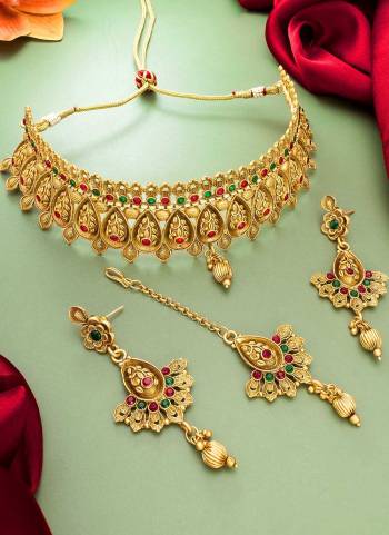 Grab These Beautiful Necklace in Golden Colored Come With Copper Material And Temple Work.Buy Now.