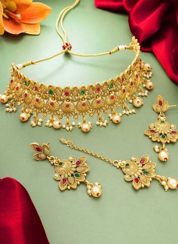 Grab These Beautiful Necklace in Golden Colored Come With Copper Material And Temple Work.Buy Now.