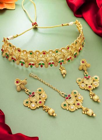 Grab These Beautiful Necklace in Golden Colored Come With Copper Material And Temple Work.Buy Now.