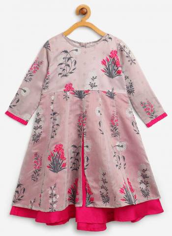 Grab These Readymade Kids Wear Kurti in Beautiful Colored.Its Fabricated On Chanderi Silk Come With Silver Pigment Print Work.