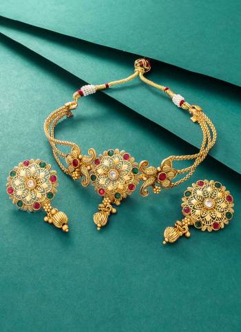 Grab These Beautiful Necklace in Golden Colored Come With Alloy Material And Beautified With Floral Choker Rajwadi Work.Buy Now.