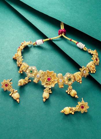 Grab These Beautiful Necklace in Golden Colored Come With Alloy Material And Beautified With Floral Choker Rajwadi Work.Buy Now.