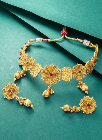 Grab These Beautiful Necklace in Golden Colored Come With Alloy Material And Beautified With Floral Choker Rajwadi Work.Buy Now.