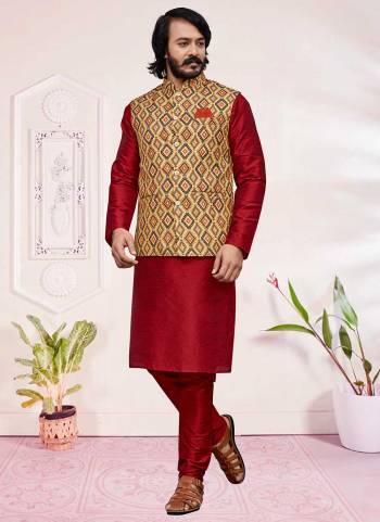 For A Festive Wear,Grab These Readymade Mens Wear Pair Come With Fine Colored.These Kurta And Bottom Are Fabricated On Art Silk Pair With Jute Silk Jacket.Its Beautified With Designer Printed Work.