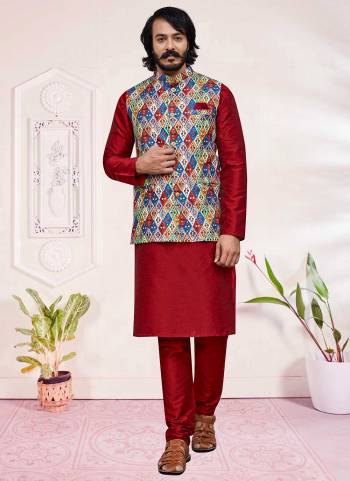 For A Festive Wear,Grab These Readymade Mens Wear Pair Come With Fine Colored.These Kurta And Bottom Are Fabricated On Art Silk Pair With Jute Silk Jacket.Its Beautified With Designer Printed Work.