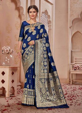 For A Festive Wear,Grab These Saree In Fine Colored.These Saree And Blouse Are Fabricated On Banarasi Silk.Its Beautified With Heavy Weaving  Designer Work.