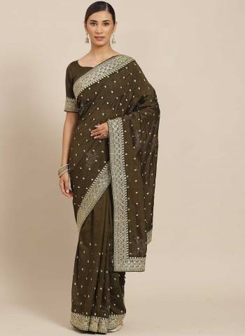 For A Beautiful Look,Grab These Saree in Fine Colored Pair With Blouse.These Saree is Fabricated On Vichitra Silk Pair With Art Silk Blouse.Its Beautified With  Designer Embroidery,Swarovski  Work.