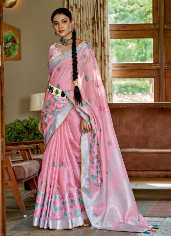 For A Beautiful Look,Grab These Saree in Fine Colored Pair With Blouse.These Saree And Blouse Are Fabricated On Linen.Its Beautified With Designer Work.