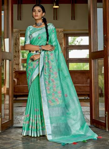 For A Beautiful Look,Grab These Saree in Fine Colored Pair With Blouse.These Saree And Blouse Are Fabricated On Linen.Its Beautified With Designer Work.