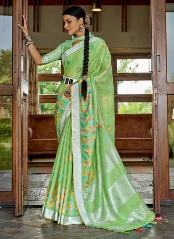 For A Beautiful Look,Grab These Saree in Fine Colored Pair With Blouse.These Saree And Blouse Are Fabricated On Linen.Its Beautified With Designer Work.