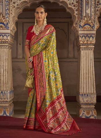 Grab These Saree in All Over Beautiful Colored.These Saree And Blouse Are Fabricated On Patola Silk.Its Beautified With  Woven Jari Designer,Patola Printed And Diamond Work.