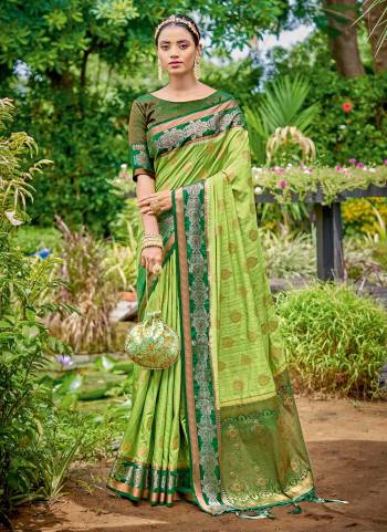 For A Different Look,Grab These Saree in All Over Fine Colored Pair With Blouse.These Saree And Blouse Are Fabricated On Silk.Its Beautified With Heavy Silver Jari Wevon Designer Work.