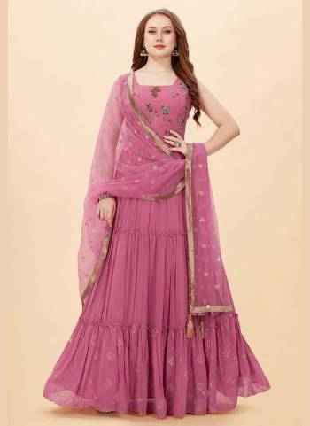 For A Designer Look,Grab These Readymade Gown in Fine Colored Pair With Fany Dupatta.These Gown is Fabricated On Georgette Pair With Net Dupatta.its Beautified With Designer Heavy Hand Embroidery Work. 