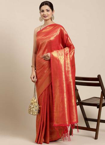 For A Casual Wear,Grab These Saree in All Over Fine Colored Pair With Blouse.These Saree And Blouse Are Fabricated On Silk.Its Beautified With Heavy Jari Wevon Designer Work.