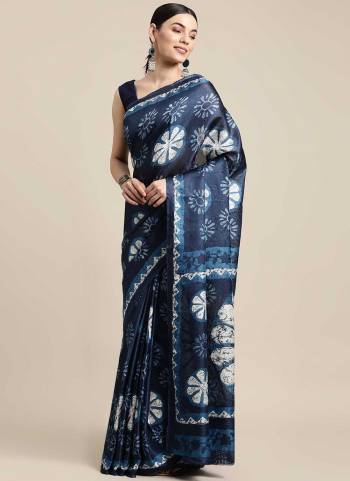 For A Casual Wear,Grab These Saree in All Over Fine Colored Pair With Blouse.These Saree And Blouse Are Fabricated On Kota Cotton.Its Beautified With Designer Printed.