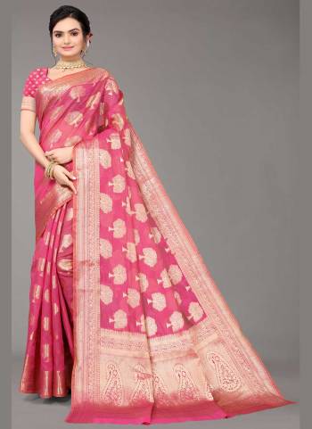 For A Beautiful Look,Grab These Saree in Fine Colored Pair With Blouse.These Saree Are Silk And Blouse Are Fabricated On Organza.its Beautified With Wevon Jari Designer Work.