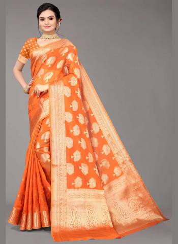 For A Beautiful Look,Grab These Saree in Fine Colored Pair With Blouse.These Saree Are Silk And Blouse Are Fabricated On Organza.its Beautified With Wevon Jari Designer Work.